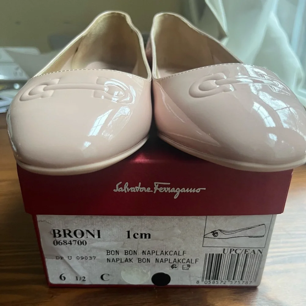 Ferragamo Women’s Patent Leather Cream Ballet Flats - Picture 6 of 7